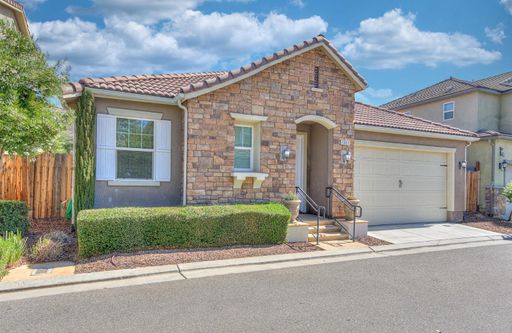 1511 N. Encoure Way, Clovis, CA 93619