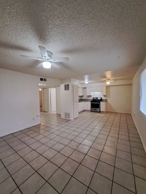 4422 E. Sierra Madre Ave., #104, Fresno, CA 93726