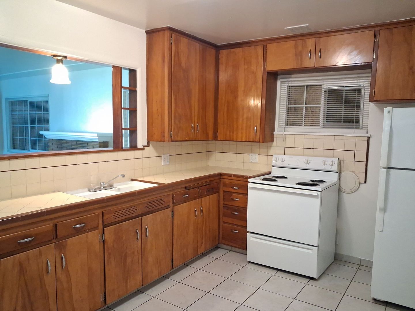 3336 E Clinton Ave, Fresno, CA 93703