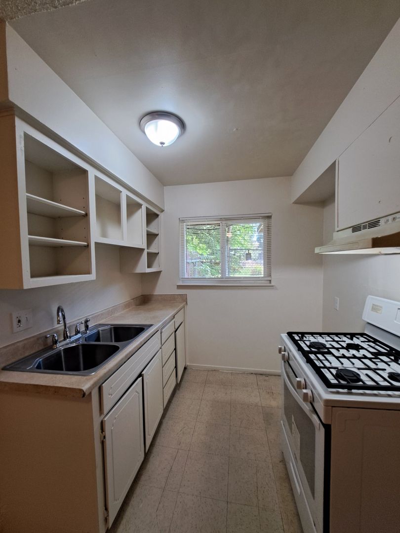 Fresno Apartment: 279 N. Echo Ave.