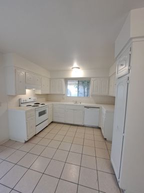 136 W. Dayton Ave., Fresno, CA 93705