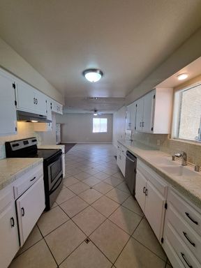 15262 W. El Mar Lane, Kerman, CA 93630