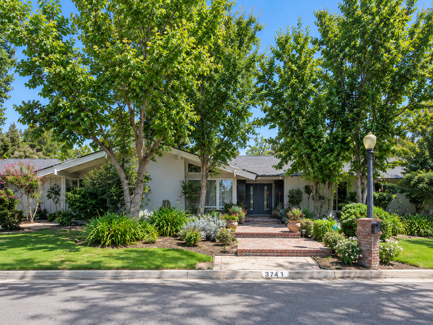 Fresno House: 5786 N.Woodson Ave.