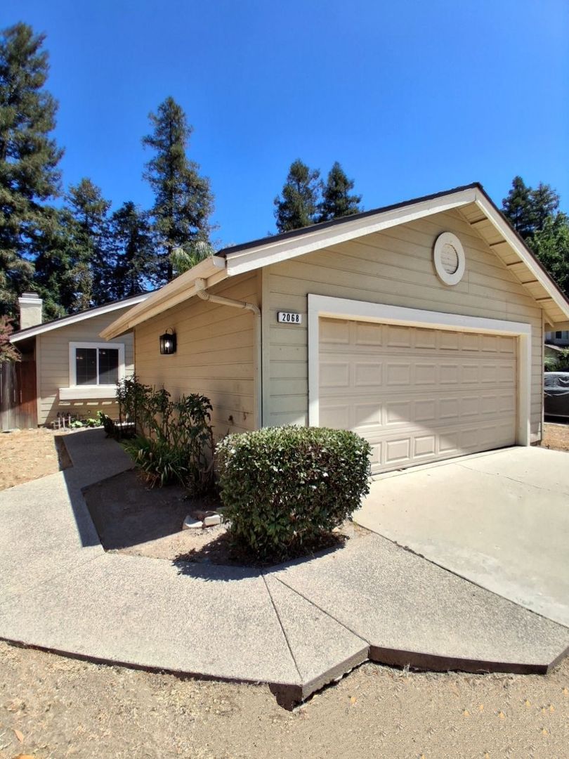2068 W. Magill Ave. , Fresno, CA 93711