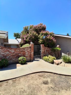 6061 N. Bungalow Lane #102 , Fresno, CA 93704