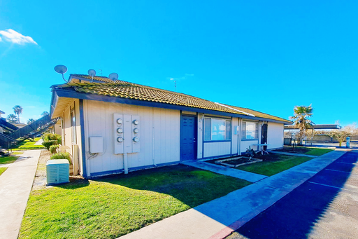 2 Bedroom Single Level Apartment For Rent in Fresno Near Clinton & Marks! – photo 1