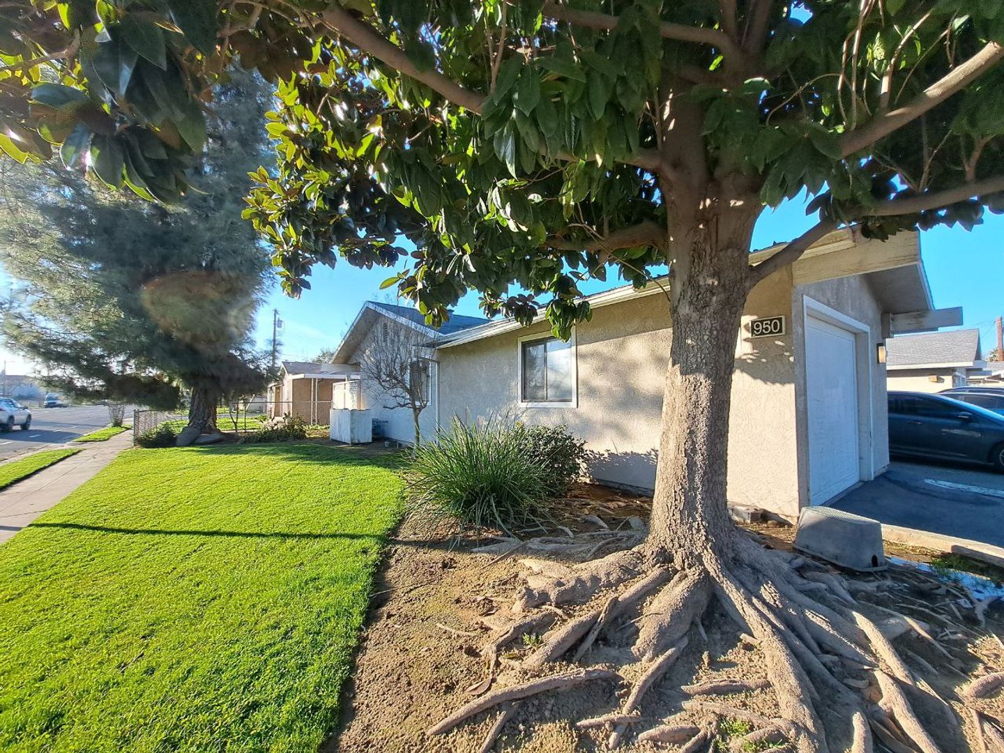 Fresno Apartment: 944-950 W. McKinley Ave.