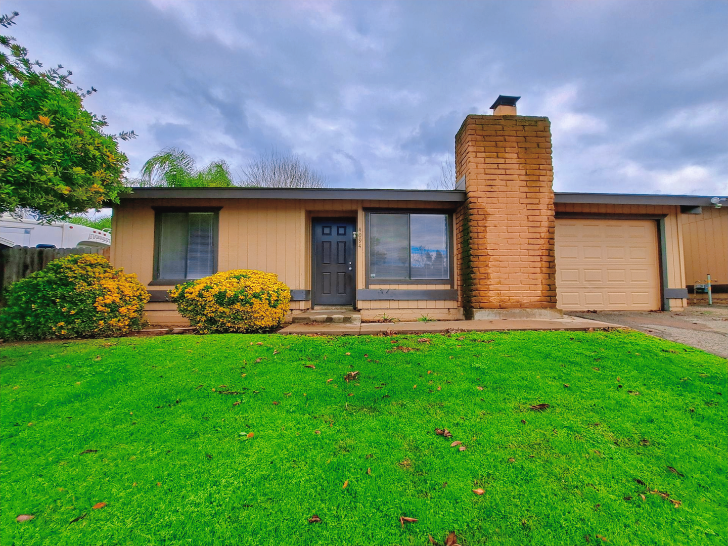 Fresno Apartment: 4090-4094 N. Feland Ave