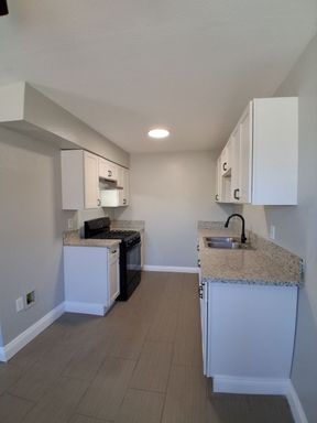1452 S. College Ave., #102, Dinuba, CA 93618
