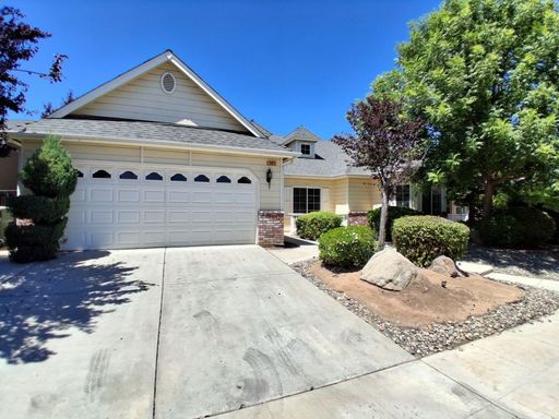 551 Lester Ave., Clovis, CA 93619