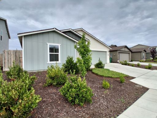 1646 Concord Ave, Madera, CA 93637
