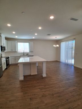 6572 E. Weathermaker Ave. , Fresno, CA 93727