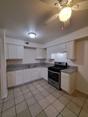 4422 E. Sierra Madre Ave., #104, Fresno, CA 93726