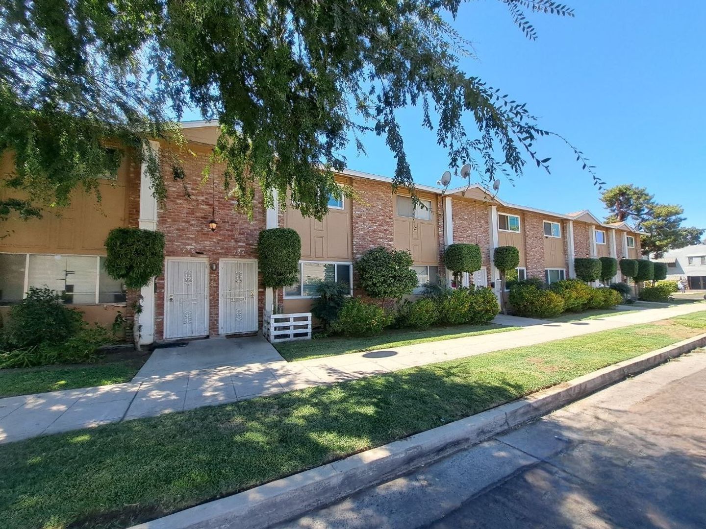 726 E. Hedges Ave. , Fresno, CA 93728