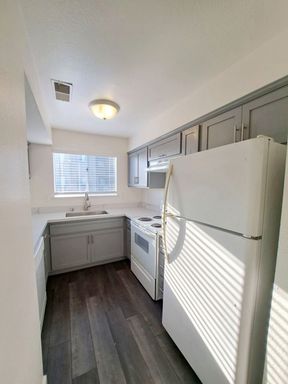 3302 W. Shields Ave #102, Fresno, CA 93722