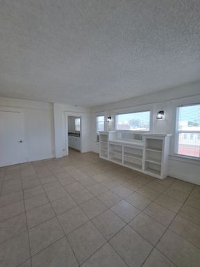 2512 E. Washington Ave , Fresno, CA 93701