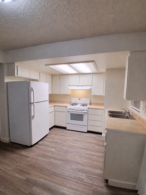 4841 E. Lane Ave., #104, Fresno, CA 93727