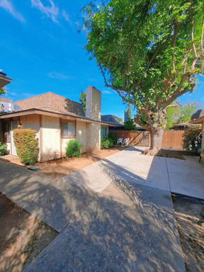 136 W. Dayton Ave., Fresno, CA 93705