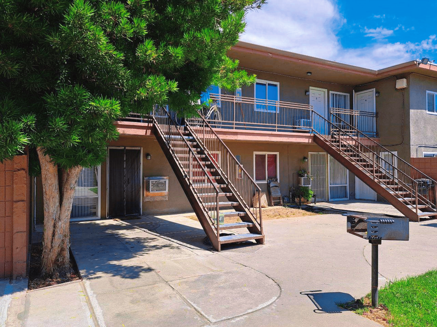 Fresno Apartment: 1331-1349 E San Bruno Ave