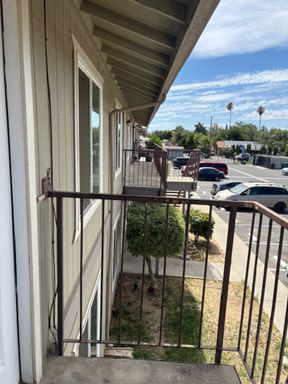1362 N 8th St, 206, Fresno, CA 93703