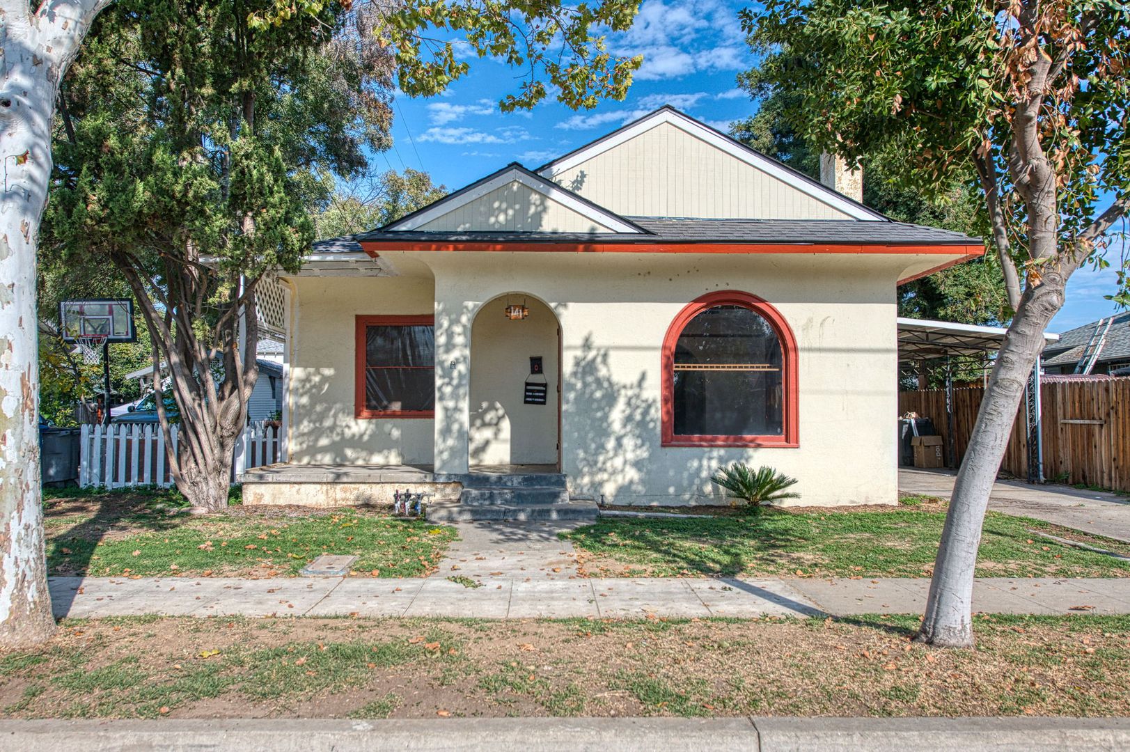 Fresno Apartment: 141 E. Hedges Ave