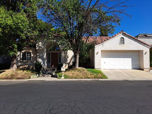 1092 E Pennsylvania Ave, Fresno, CA 93720