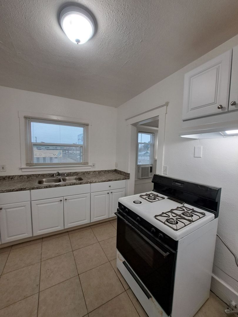 Fresno Apartment: 2510-2520 E. Washington Ave