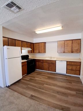 3118 E Pine Ave , Fresno, CA 93703