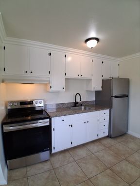 1322 E. Bulldog Lane, #F, Fresno, CA 93710