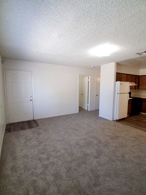 3118 E Pine Ave , Fresno, CA 93703
