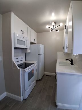 1232 N. College Ave , Fresno, CA 93728