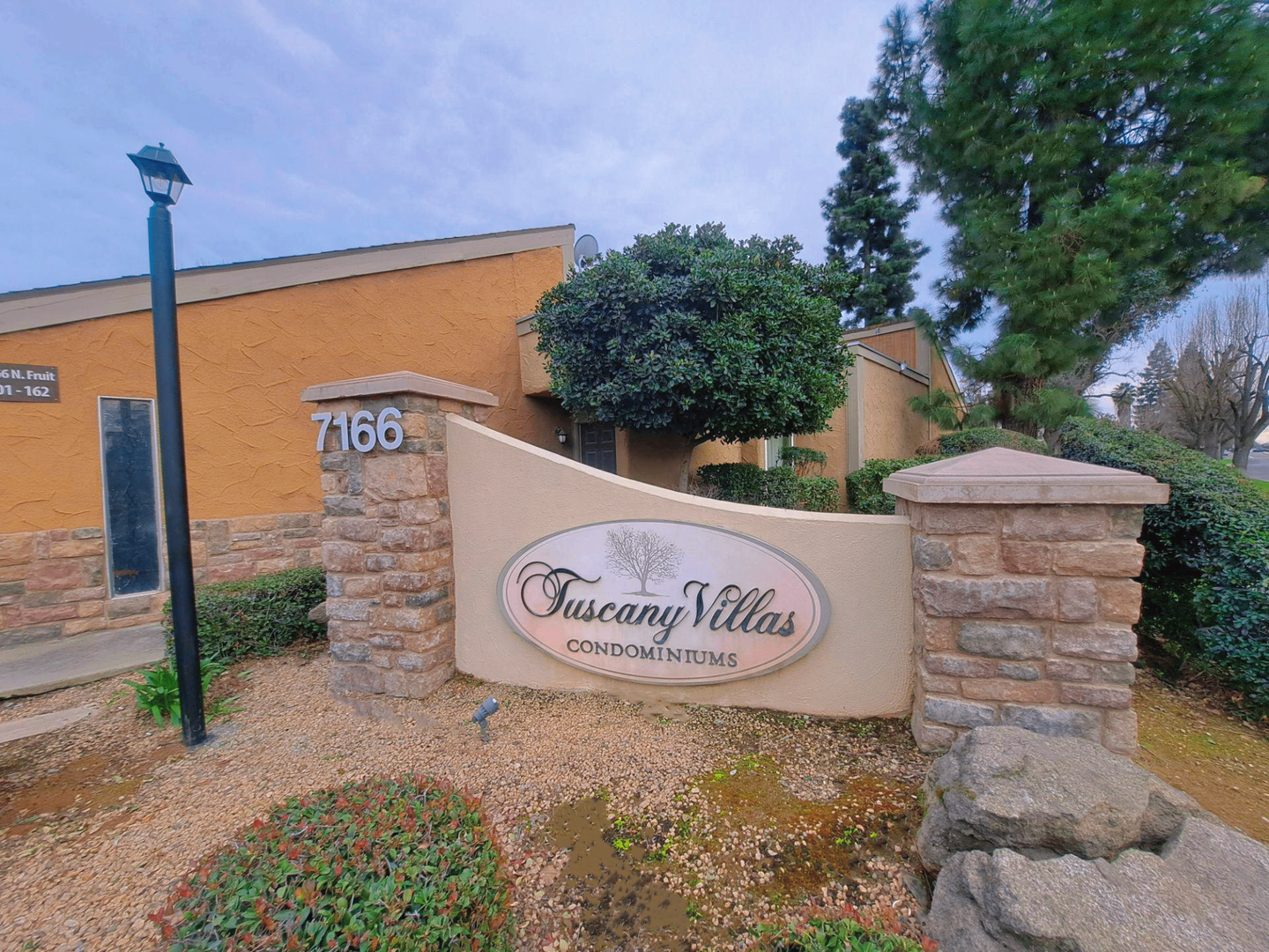 Fresno Condo: 7166 N. Fruit St #157