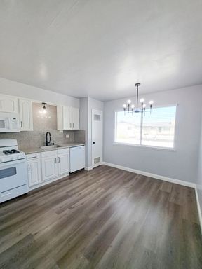 3331 E Sierra Madre Ave - B, Fresno, CA 93726