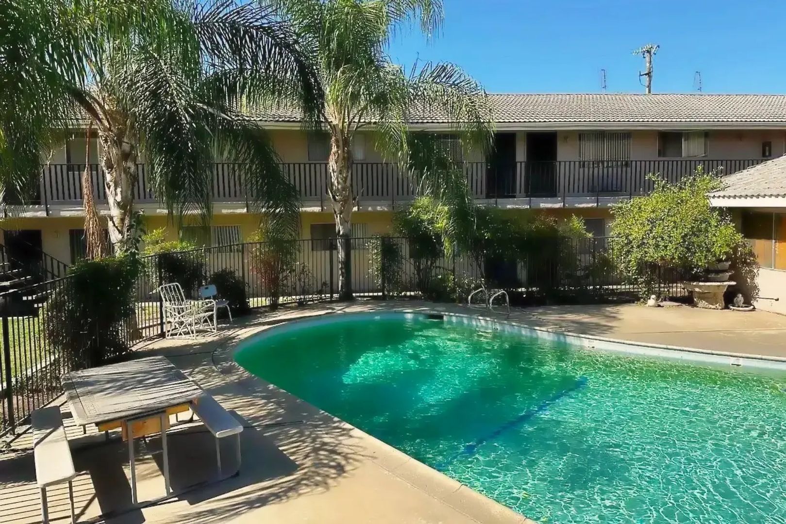 Fresno Apartment: 1905 E. Pontiac Way