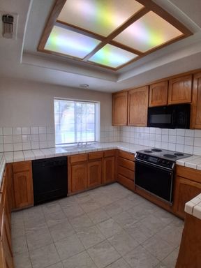 1092 E Pennsylvania Ave, Fresno, CA 93720