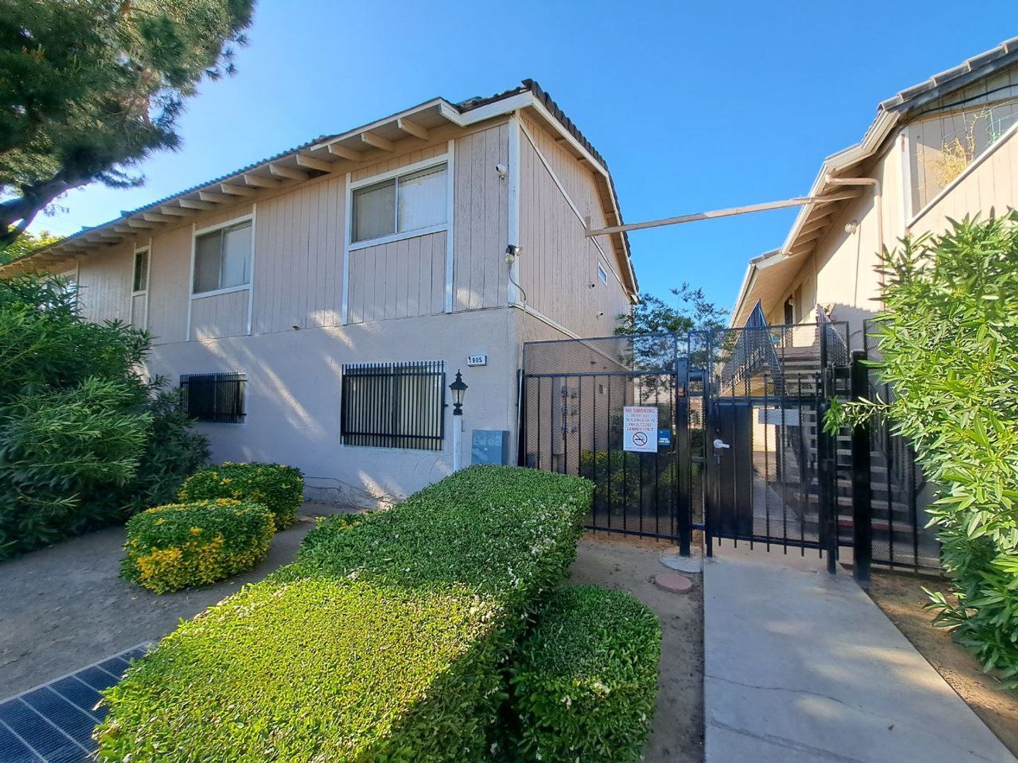 Fresno Apartment: 1905 E. Pontiac Way