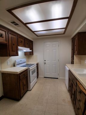 1220 N Sylmar Ave - 105, Fresno, CA 93727