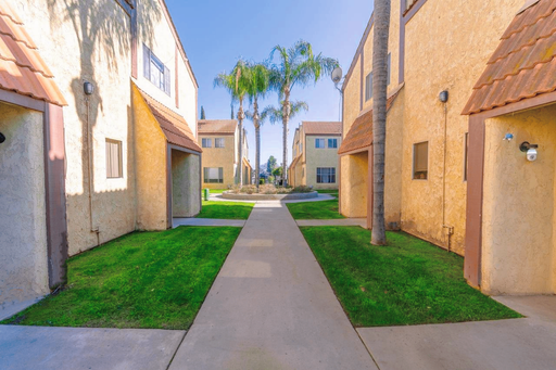 815 S. Demaree St., #06, Visalia, CA 93277