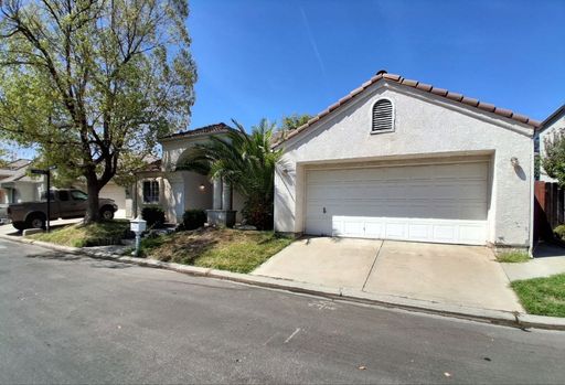 1092 E Pennsylvania Ave, Fresno, CA 93720