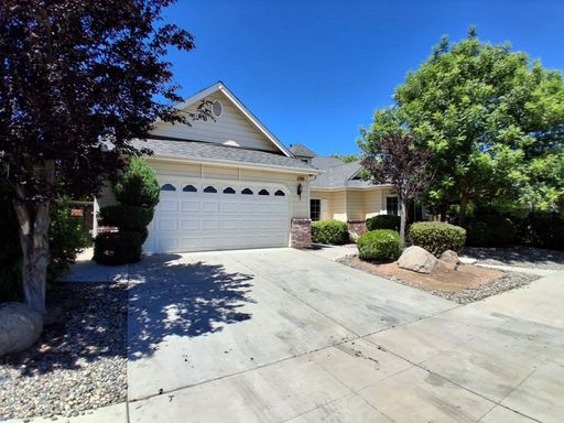 551 Lester Ave., Clovis, CA 93619