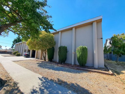 1322 E. Bulldog Lane, #F, Fresno, CA 93710
