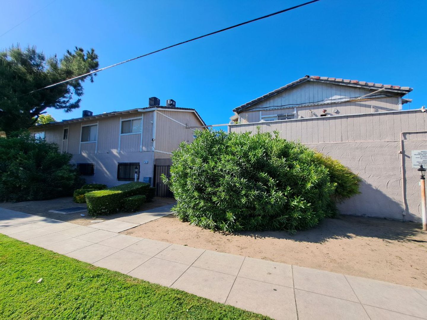 Fresno Apartment: 1905 E. Pontiac Way