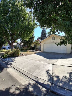 6111 N Tracy Ave, Fresno, CA 93722