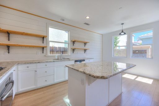 1511 N. Encoure Way, Clovis, CA 93619