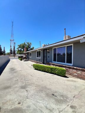 3051 E. Clinton Ave. , Fresno, CA 93703