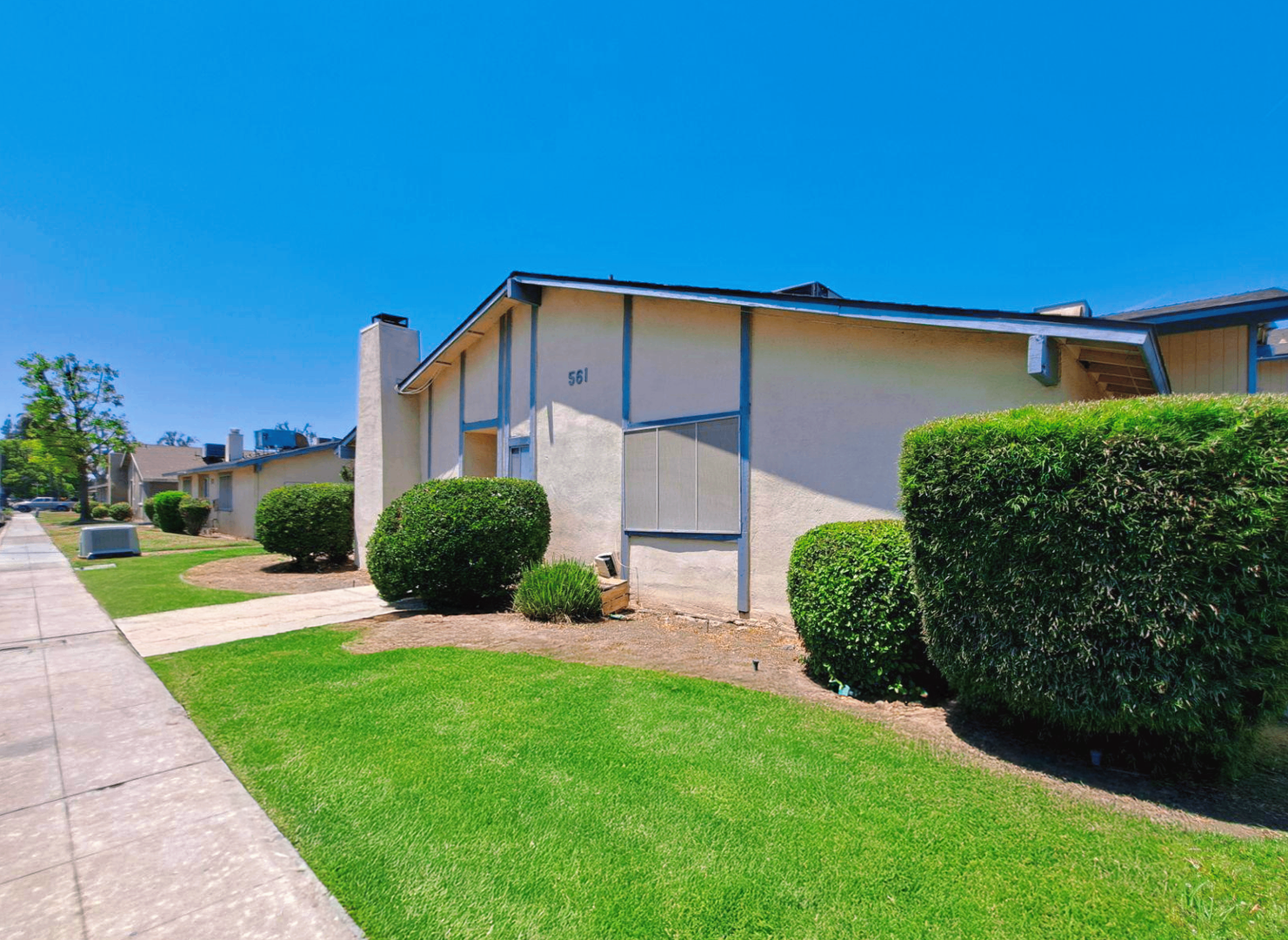 Clovis Apartment: 561 W. Ashlan Ave.