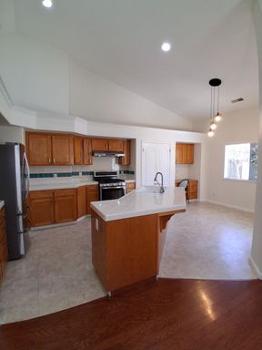 10374 N Sierra Vista Ave., Fresno, CA 93730