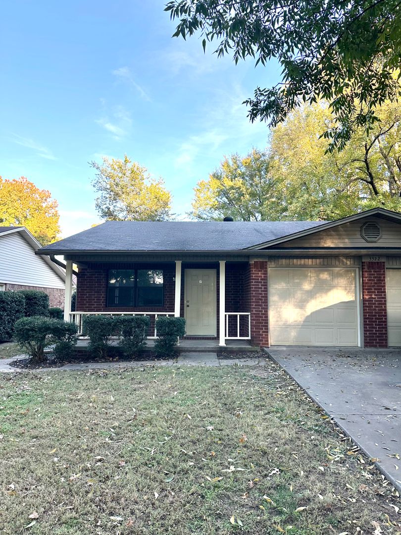 Russellville Apartment: 3322 N Detroit Ave