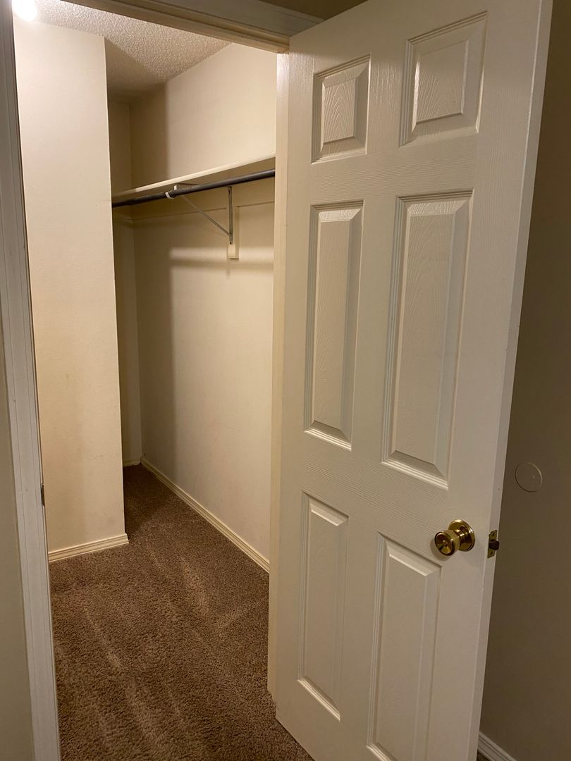 Russellville Apartment: 3323 N Detroit Ave