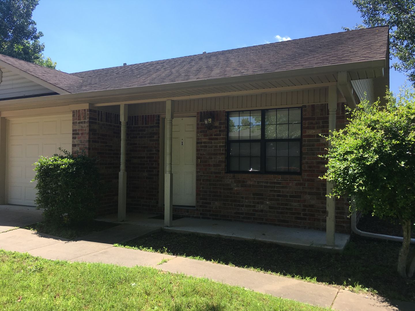 Russellville Apartment: 404 Valley Drive